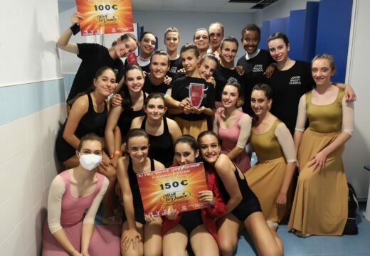 As alumnas de danza clásica da Escola Municipal ganan un concurso en Narón